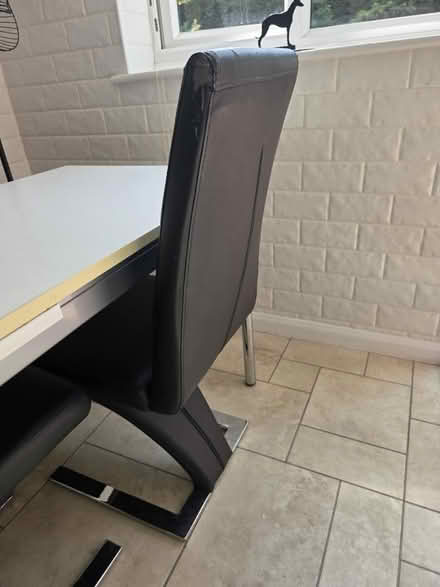 Photo of free Extendable Table and 4 x Chairs (West Cheshunt EN7) #4