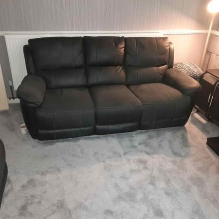 Photo of free 2 x 3 seat manual recliner settees (Coalville LE67) #2