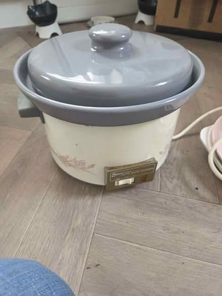Photo of free Slow cooker (Holmer Green HP15) #1