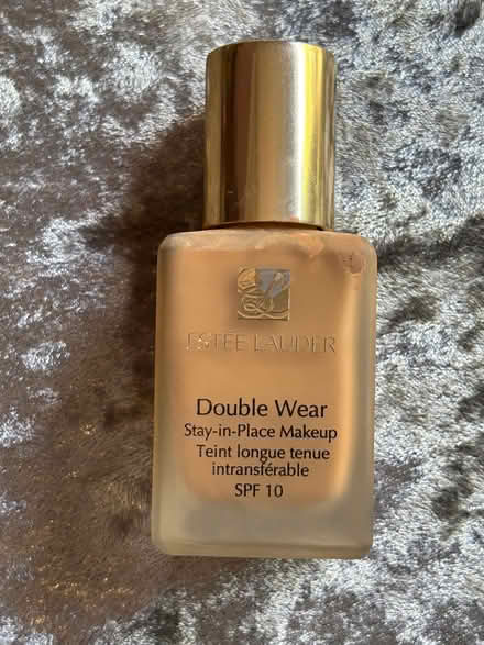 Photo of free Estee Lauder liquid makeup (Monks Hill CR2) #3