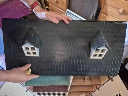 Photo of free Dolls house in need of TLC (Hollinswood TF3) #2