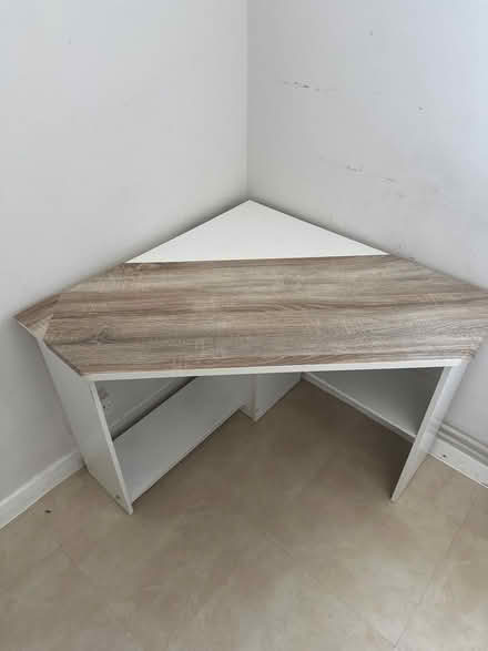 Photo of free Corner desk (Ninelms SW8) #2