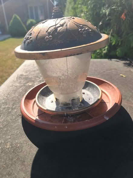 Photo of free Bird feeder (Mississauga Ontario Canada) #1