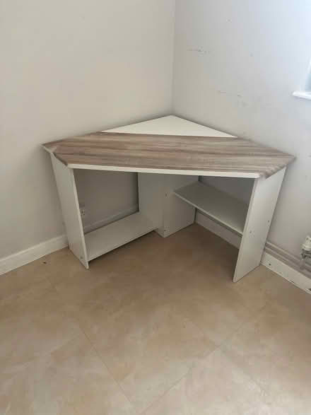 Photo of free Corner desk (Ninelms SW8) #1