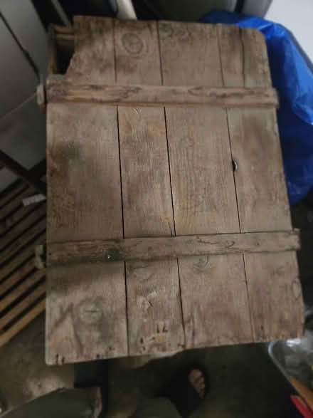 Photo of free Vintage wood crate (60202) #1
