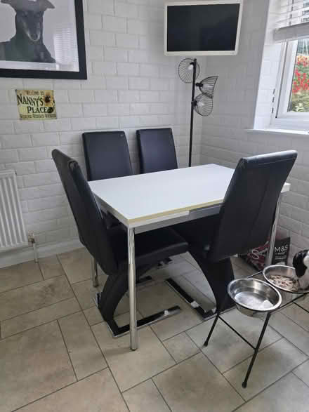 Photo of free Extendable Table and 4 x Chairs (West Cheshunt EN7) #1