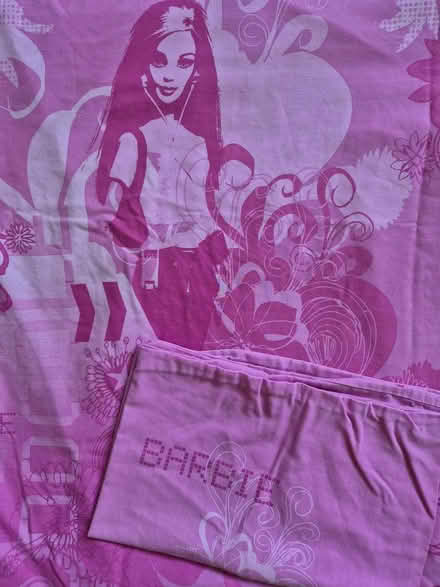 Photo of free Barbie duvet cover set (CH60) #1