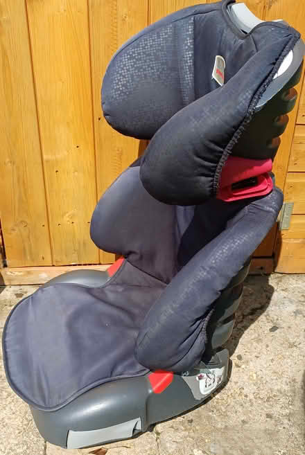 Photo of free Child’s car seat, pickup UB5 5DN (Northolt UB5) #1
