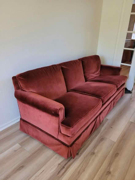 Photo of free Nice sofa (95482) #2