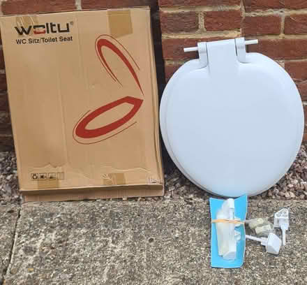 Photo of free Unused toilet seat (Richings Park SL3) #1