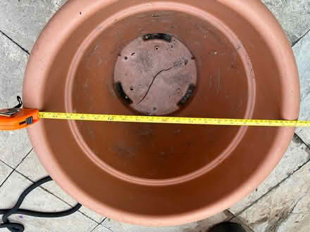 Photo of free V Large plastic pot with base crack (Billericay) #4
