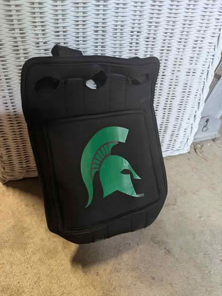 Photo of free Compact 6-pack Bottle Carrier (Dixboro) #3