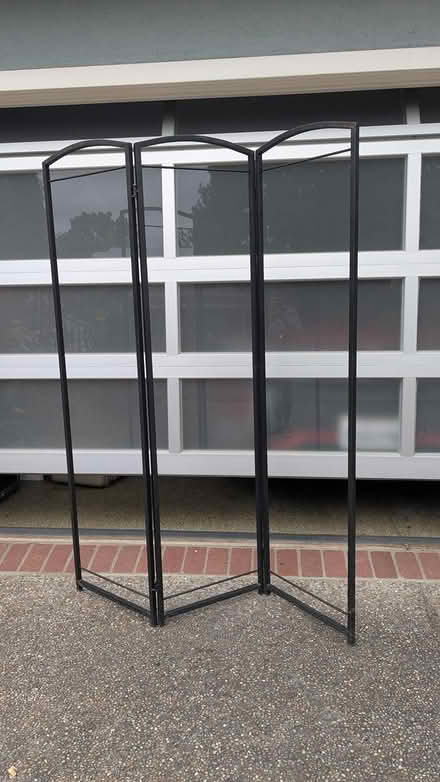 Photo of free Screen (Foothill and Grant) #1