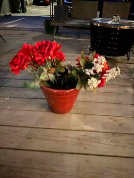 Photo of free Flower pot with fake flowers (Eckington) #1