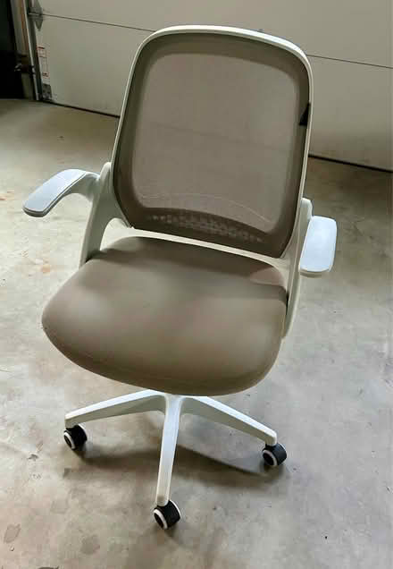 Photo of free White/Grey Wheeled Office Chair (20 mins East of Pittsfield) #1