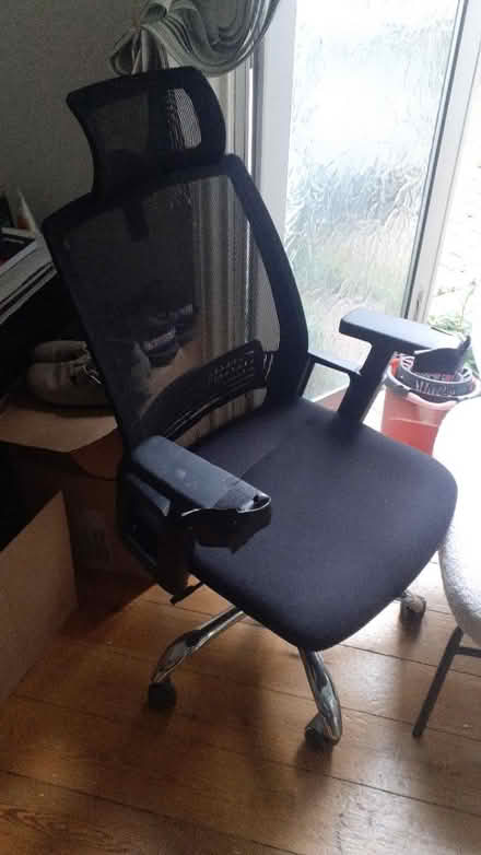Photo of free Desk chair (Seymour road N80) #1