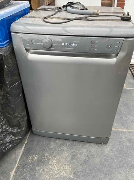 Photo of free Hotpoint dishwasher, working. (World's End RH15) #1