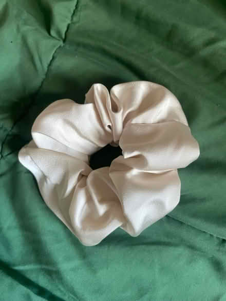 Photo of free White/cream scrunchie (Sunset park) #1