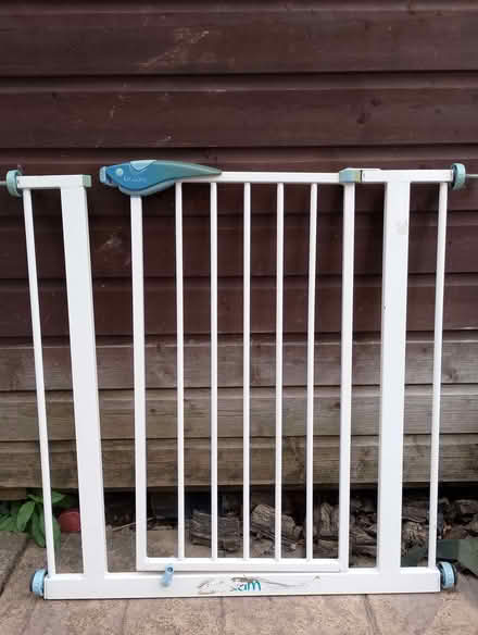 Photo of free Baby gate - Lindam (Fords Farm RG31) #1
