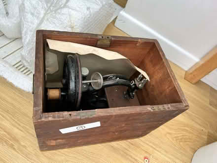 Photo of free very old sewing machine - needs refurb (Guiseley LS20) #2