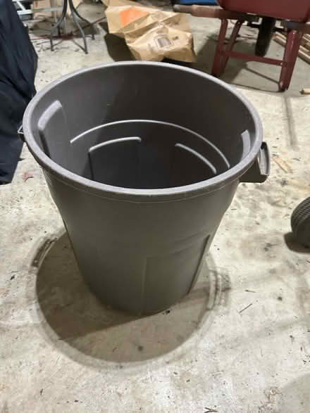 Photo of free Plastic trash can (Ashburn, Virginia) #1