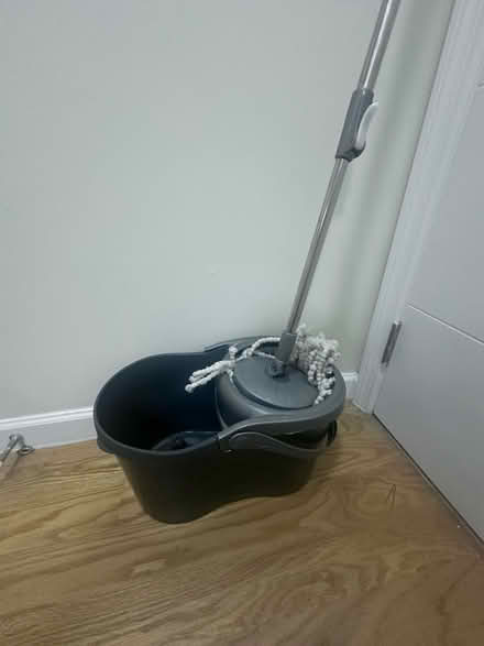 Photo of free spin mop (Journal Square) #2