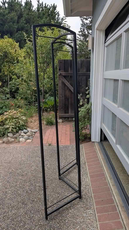 Photo of free Screen (Foothill and Grant) #2