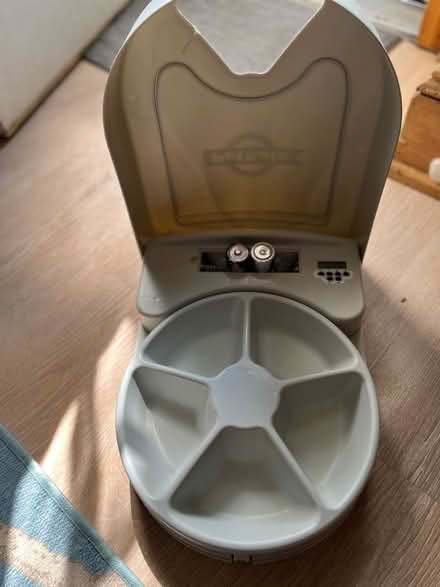 Photo of free Auto pet feeder (Somerville, Spring Hill) #2