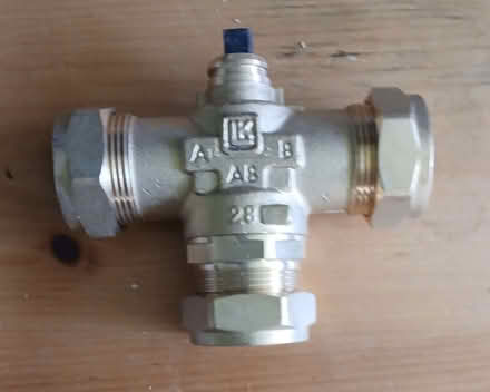 Photo of free LK 525 multi-zone 3W valve (28mm) (Crosby Ravensworth CA10) #1