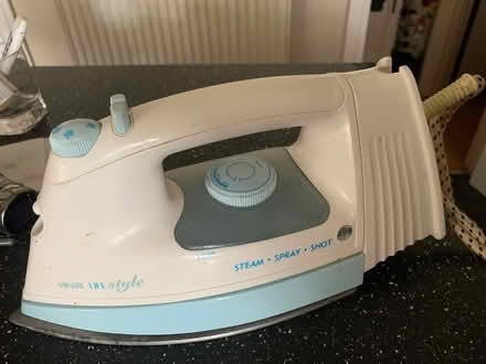 Photo of free Steam iron (CW11) #2
