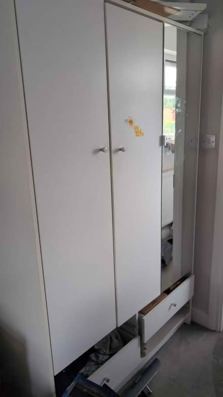 Photo of free Wardrobe (IG5) #2