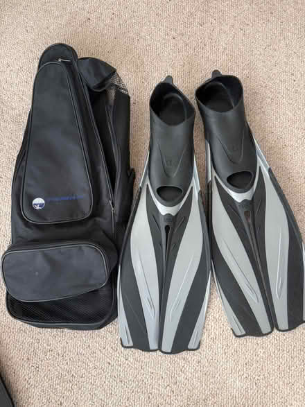 Photo of free Mens Flippers Uk 9.5-12 - Used Once (Hatching Green AL5) #2