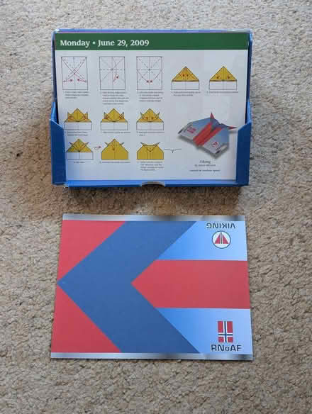 Photo of free Paper Airplane 2009 daily calendar (Ellesmere Port CH66) #3
