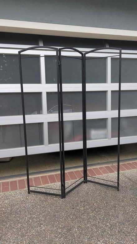 Photo of free Screen (Foothill and Grant) #3