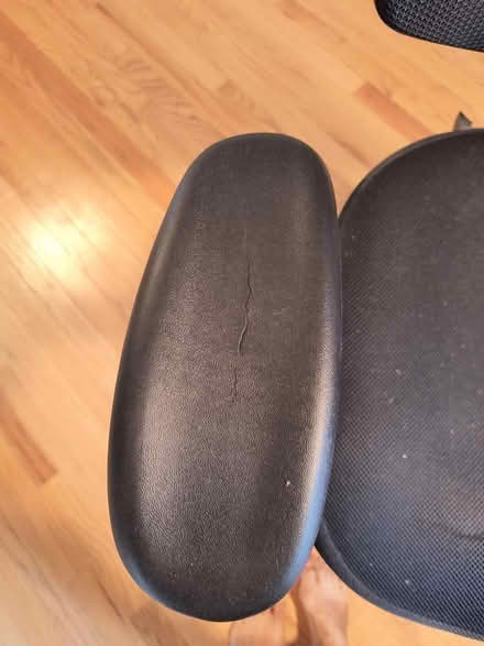 Photo of free Experienced* desk chair (near Maryvale Park) #4