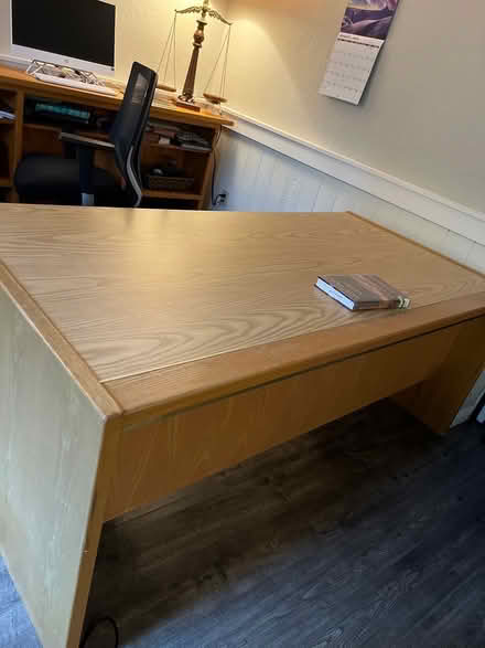 Photo of free Large desk (University Point Circle) #1