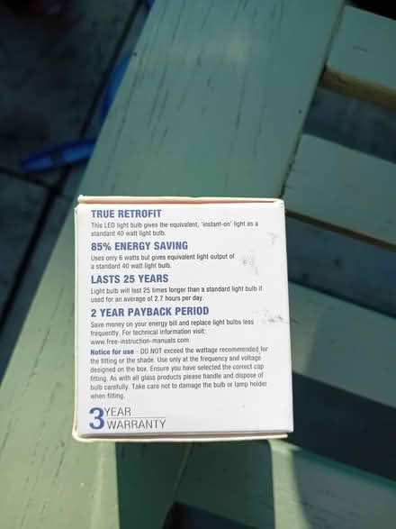 Photo of free LED lightbulbs (Lumb BB4) #3