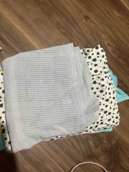 Photo of free Cot Bedding Excellent condition (SW8) #4