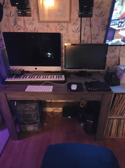 Photo of free Computer desk needs to be taken (EC1Y) #1