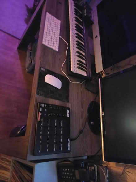Photo of free Computer desk needs to be taken (EC1Y) #2