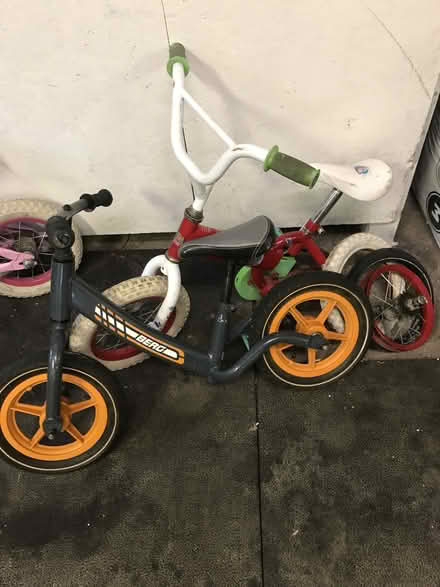 Photo of free kids bikes/parts and streamers (Speedvale & Delhi) #1