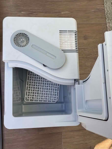 Photo of free electric cool box 34l capacity (St Margarets TW1) #1