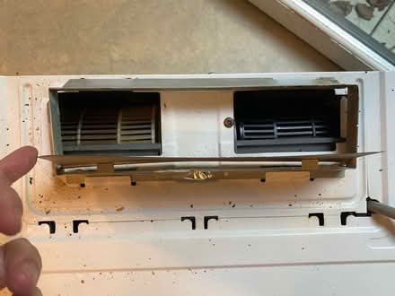 Photo of free Microwave oven w exhaust (Cambridge Dr in Dunwoody) #4