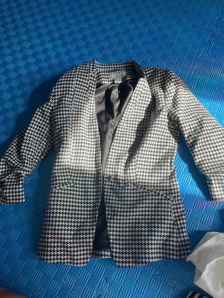 Photo of free H&M white/black blazer size 34 (Osney OX2) #1