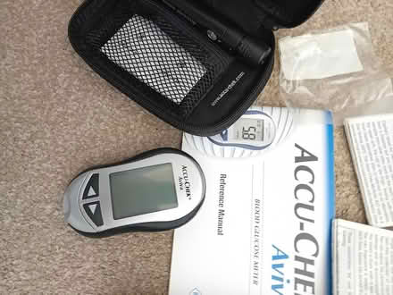 Photo of free ACCU-CHEK blood glucose system (Lumb BB4) #2