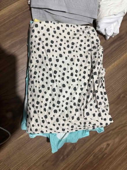 Photo of free Cot Bedding Excellent condition (SW8) #2