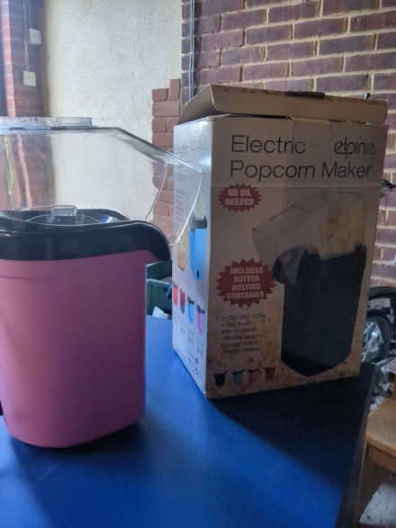Photo of free Pink electric popcorn maker (Harpenden AL5) #1