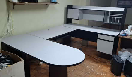 Photo of free Wrap around desk (Mississauga (Trelawny)) #1