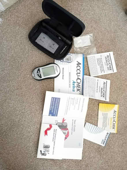Photo of free ACCU-CHEK blood glucose system (Lumb BB4) #1