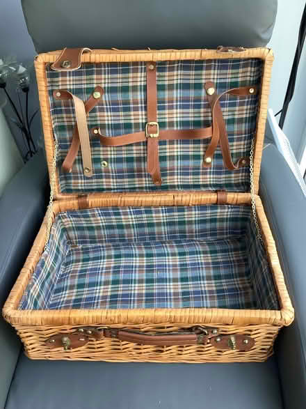 Photo of free Wicker picnic basket (Danescourt CF5) #2